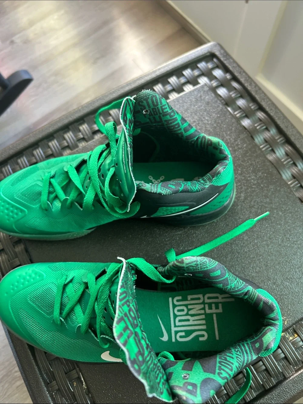 Nike bold green